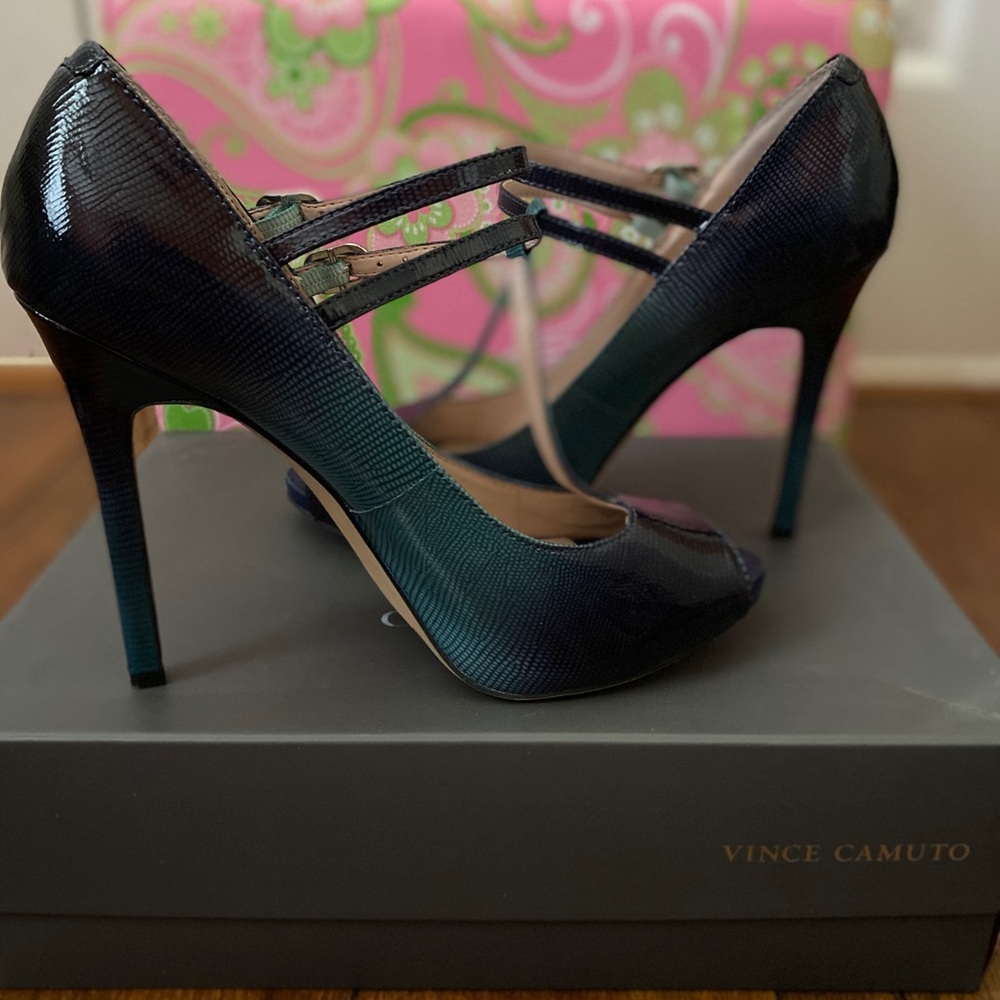 VINCE CAMUTO Peep-toe heels SZ 7 Blue Ombre